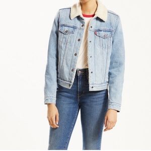 Levi’s fleece lined denim medium-women’s